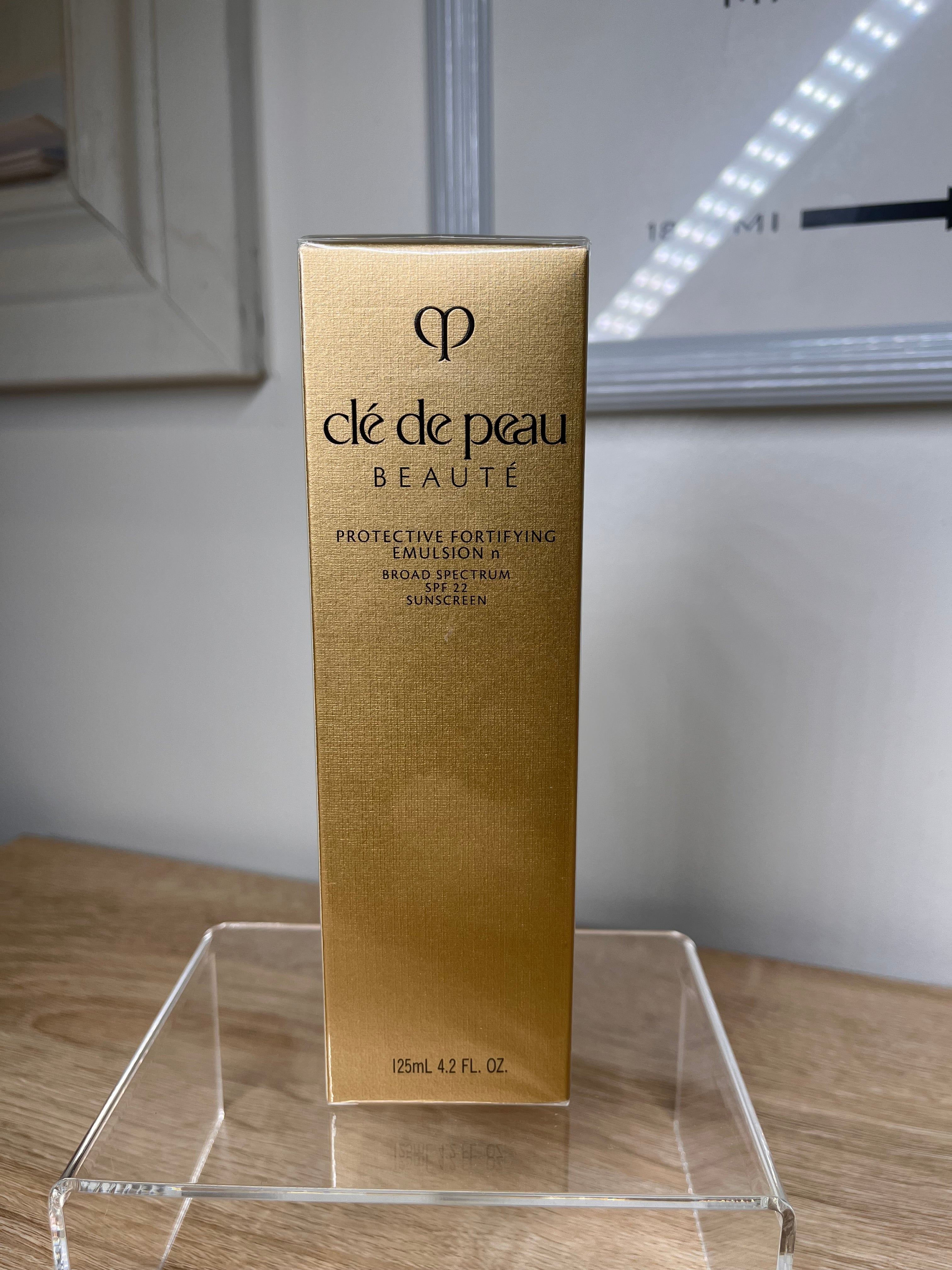 Cle de Peau - Protective Fortifying Emulsion - SPF 22, 125 ML